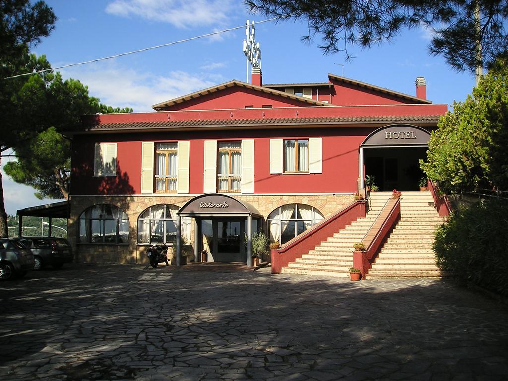 Hotel Cavalieri Пассиньяно-суль-Тразимено Экстерьер фото