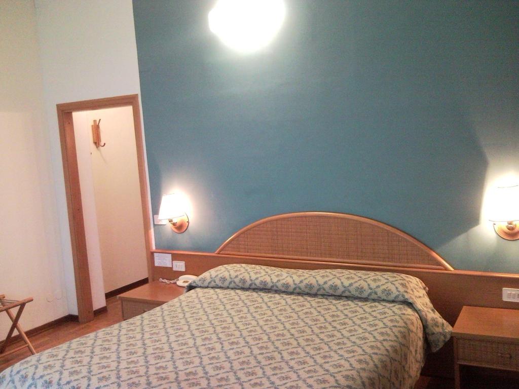 Hotel Cavalieri Пассиньяно-суль-Тразимено Экстерьер фото
