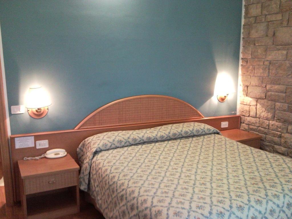 Hotel Cavalieri Пассиньяно-суль-Тразимено Экстерьер фото