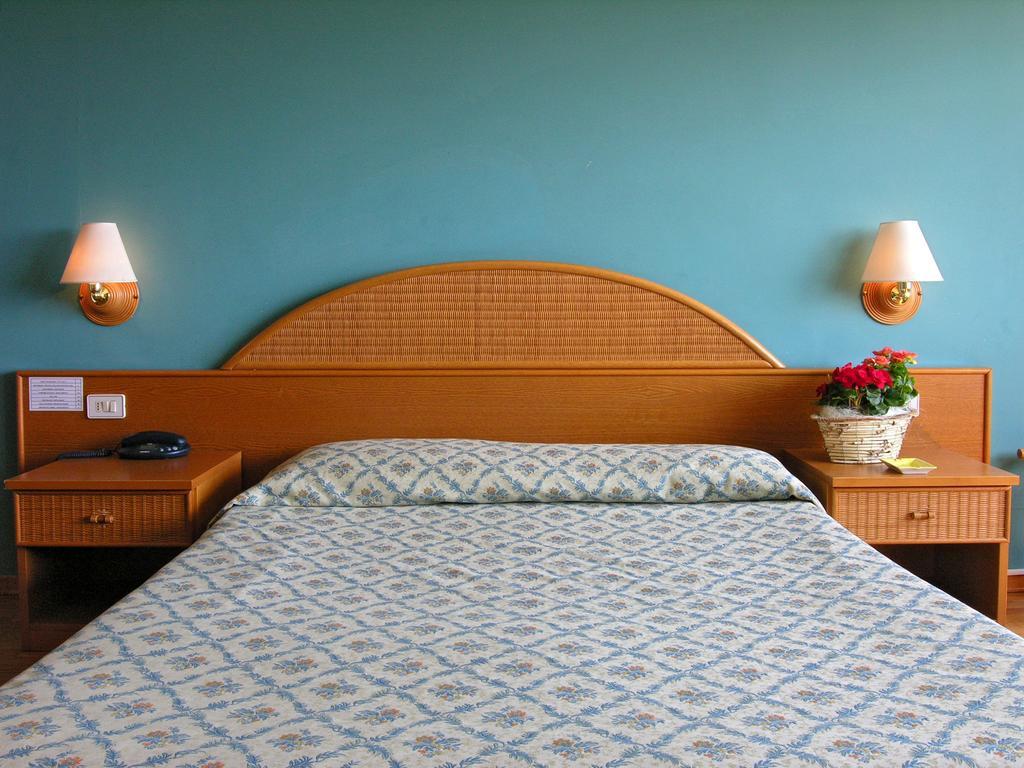 Hotel Cavalieri Пассиньяно-суль-Тразимено Экстерьер фото