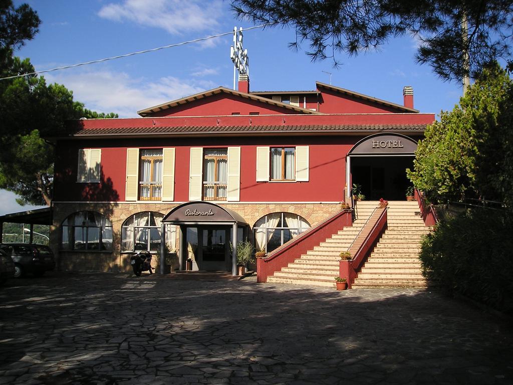 Hotel Cavalieri Пассиньяно-суль-Тразимено Экстерьер фото