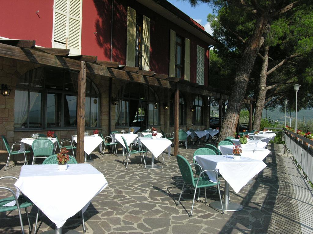 Hotel Cavalieri Пассиньяно-суль-Тразимено Экстерьер фото