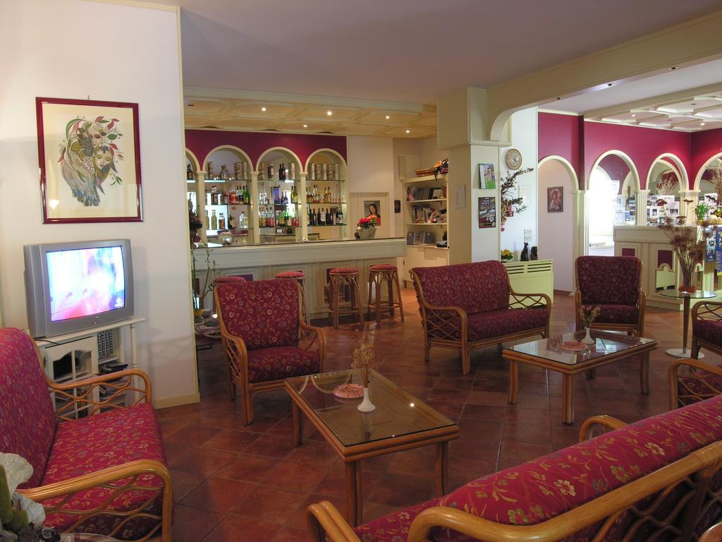Hotel Cavalieri Пассиньяно-суль-Тразимено Экстерьер фото