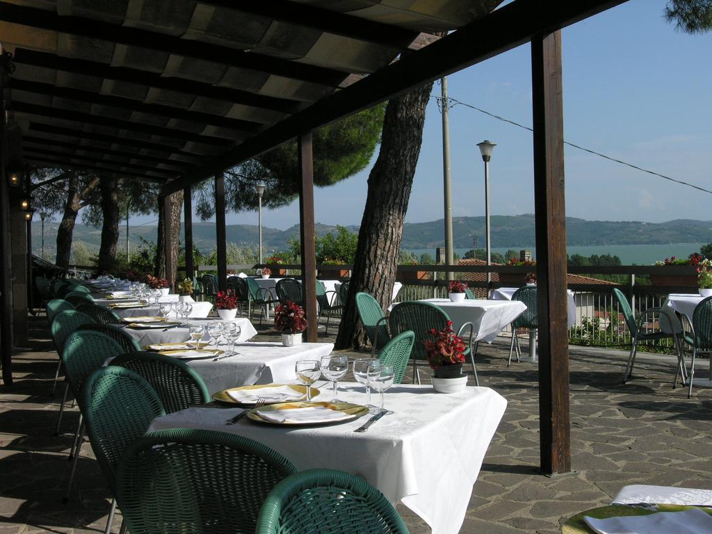 Hotel Cavalieri Пассиньяно-суль-Тразимено Экстерьер фото