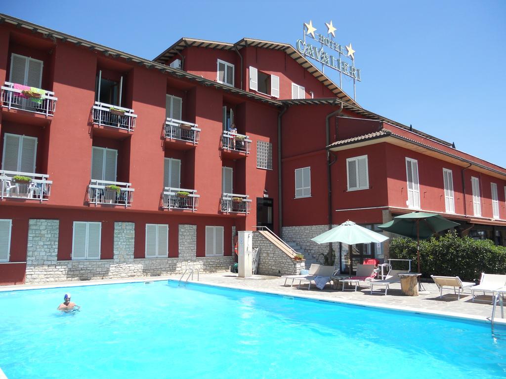 Hotel Cavalieri Пассиньяно-суль-Тразимено Экстерьер фото