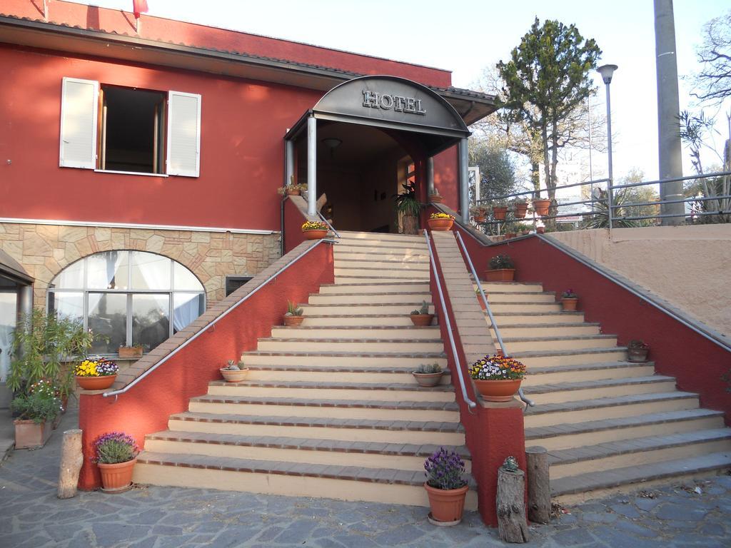 Hotel Cavalieri Пассиньяно-суль-Тразимено Экстерьер фото