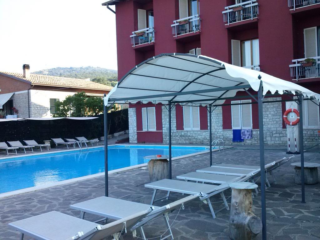 Hotel Cavalieri Пассиньяно-суль-Тразимено Экстерьер фото