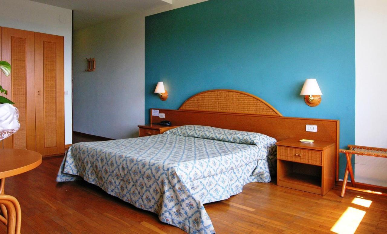 Hotel Cavalieri Пассиньяно-суль-Тразимено Экстерьер фото